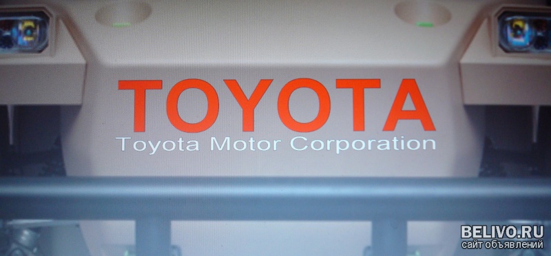 Наклейка на авто "TOYOTA MOTOR CORPORATION".