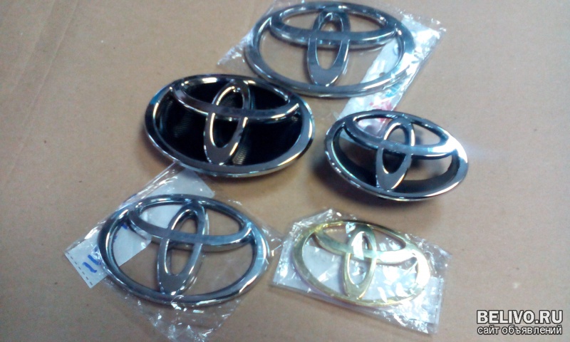 Эмблемы на решёткм