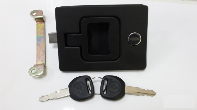 Замок клавишный для двери кабины